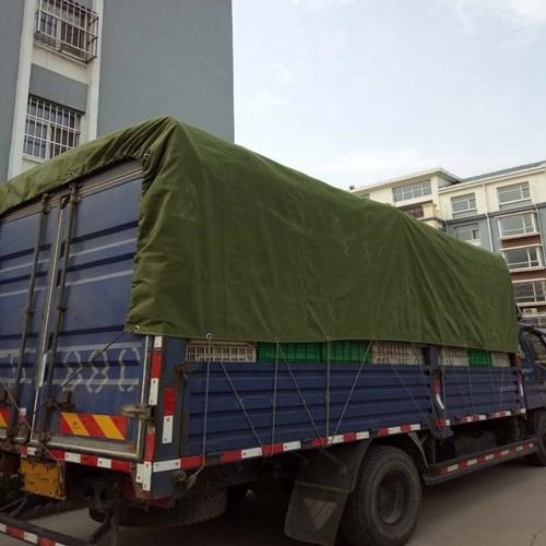 Is féidir le tarpaulin ról gníomhach a imirt chun tionóiscí tráchta bóthair a chosc