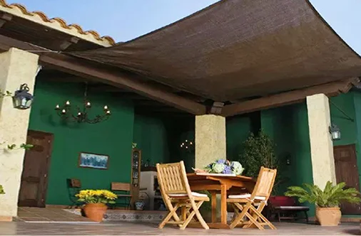 Cad ba cheart dom aird a thabhairt air nuair a roghnaíonn mé líontán grianscéithe